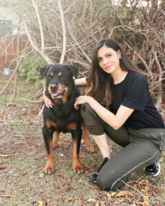 Simran Kaur Mundi Instagram - Always #OnDuty #jaydee 😍 #rottweiler #guardianangel 
.
.
#rottie #rottielove #black #rugged #handsomedog #rott #mutt #brown #dogslove #jungle #photography #junglephotography