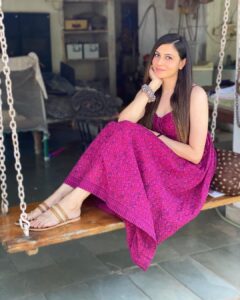 Simran Kaur Mundi Instagram - Happiness Glows Differently✨
.
.
.
#glow #happiness #pink #majenta #swing #villagelife #villagegirl #photography