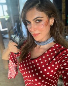 Simran Kaur Mundi Instagram - Final Warning - #WearAMask !!😡🔫
.
.
#besafe #covidmemes #gun #angrybird #polka #ott #simrankaurmundi #nofilter