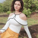 Simran Kaur Mundi Instagram – Loving this #ShortHair look😍
.
.
#love #newlook #shorthairstyle #white #pawrihoraihai #hawa