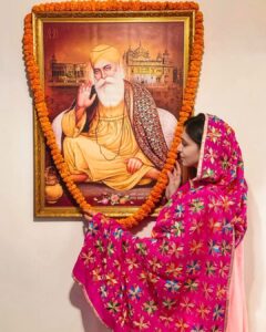 Simran Kaur Mundi Instagram - Jiske sar upar tu swami so dukh kaisa paave🙏 Dhan Dhan Sahib Sri Guru Nanak Dev ji Maharaj de 551ve prakash purav diyan lakh lakh wadhaiyan🙏🙏🙏