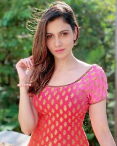 Simran Kaur Mundi Instagram - What to caption?🤔
📷 @guru00005 
.
.
.
#photography #closeupshot #natural #highlights #shiny #backlight #suit #indiandress #pink #desi #p #togetherathome