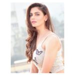 Simran Kaur Mundi Instagram – Hello 💕
📷 @sumitnehra009 
.
.
#photoshoot #pictures #lockdown2020 #lockdownlife #togetherathome #outdoors #shoot #bts #hi #p