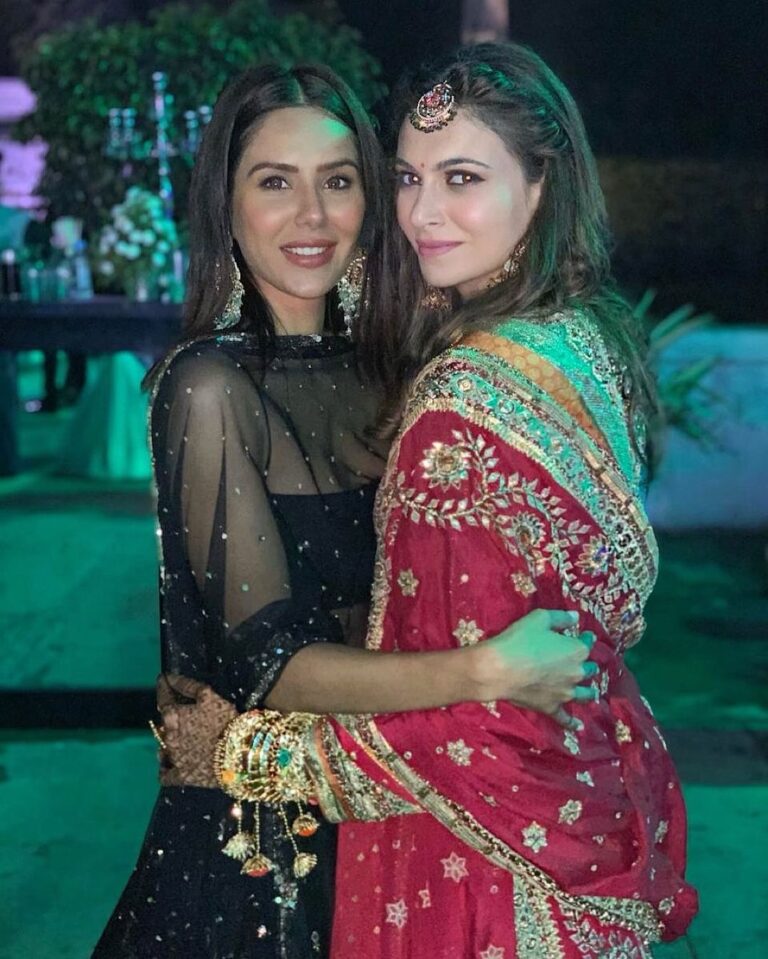 Simran Kaur Mundi Instagram - Happiestttt Birthdayyy to this beautiful person inside out ❤️ may you continue being blessed and wish you many manyyy more years of love laughter and happiness @sonambajwa biggg hugggg🤗❤️ PS - we need more pictures together😅