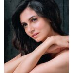 Simran Kaur Mundi Instagram - When i open Instagram- kitna #Binod mahool hai 🙃🤷🏻‍♀️ . . 📷 @luvisrrani 💄 @anumariyajose #binodmemes #binod #slay #WhoIsHe #memes #photoshoot #photography #potraits #faceshot #stare #funny #whoisbinod #binodarmy