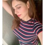 Simran Kaur Mundi Instagram - Tere naal payi ki yaari, Roohan di Rishtedaari 💕 . . . . . #lockdownlife #togetherathome #green #greenlove #shy #punjabi #punjabilyrics #rooh #2020 #stripes #croptop #fastion #quarantinefashion #lockdown