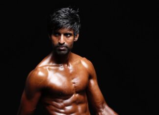 Sivakarthikeyan Instagram - Here is our @soorimuthuchamy #SixPackSoori 🔥👍8 months of hard work..Extremely Happy to share tis pic here👍😊Mathssssssss #Aasaramarakaaya 👌