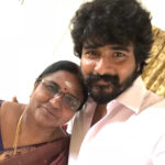 Sivakarthikeyan Instagram – ஒரு நல்ல தாய் நூறு ஆசிரியர்களுக்குச்  சமம் என்பார்கள்…வாழ்க்கையை சொல்லிக்கொடுத்து அன்பை அள்ளிக்கொடுக்கும் அனைத்து அன்னையர்களுக்கும் வணக்கங்கள்🙏😊 Happy Mother’s Day ❤️😊