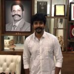 Sivakarthikeyan Instagram - Happy new year to all 💐👍😊 #Welcome2018 (1/2)