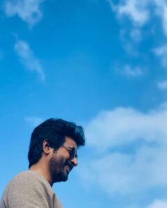 Sivakarthikeyan Instagram - Wishing you all a very #happynewyear 2021🥳🥳🥳👍❤️ P.C: @darshan_offl 👍