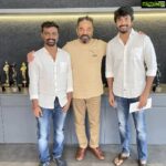 Sivakarthikeyan Instagram – சில வேலைகள்  சந்தோசத்தை தரும் ; சில கௌரவத்தையும், பெருமையையும் தரும்.@sonypicsfilmsin n & @rkfioffl இணைந்து தயாரிக்கும் இந்தப்படம் அனைவருக்குமே பெருமை தேடித்தரும் தம்பி @sivakarthikeyan , இயக்குனர் @rajkumarperiasamy போன்ற இளையோருடன் பயணிப்பதில் மகிழ்ச்சி.இருவருக்கும் வாழ்த்துக்கள்
#Mahendran
@vivekkrishnani
@wacky_godbless
@LadaSingh