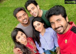 Sivakarthikeyan Instagram - Fun mode on… we are team #Don 😎

@priyankaamohanofficial @sivaangi.krish @actor_balasaravanan @rjvijayofficial 

Caption credits - @rjvijayofficial 
P.C - @darshan_offl