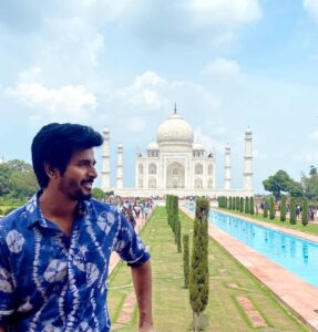 Sivakarthikeyan Instagram - No wonder it’s a world wonder 🙏👍
#MESMERIZED ❤️❤️ #TajMahal