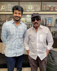 Sivakarthikeyan Instagram - With the legend #GoundamaniSir 
A great moment with lots of fun and a day to be remembered 🙏❤️#AllTimeFavourite