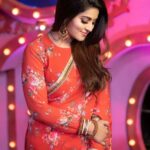 Sneha Instagram – Work hard
do good 
be incredible…….

@geetuhautecouture 
@jcsjewelcreations
@zeetamizh
