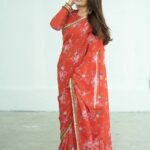 Sneha Instagram – Work hard
do good 
be incredible…….

@geetuhautecouture 
@jcsjewelcreations
@zeetamizh
@teamcreators