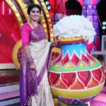 Sneha Instagram – இனிய பொங்கல் வாழ்த்துக்கள்😍🙏🏼

@geetuhautecouture 
@jcsjewelcreations 
@vijiknr 
@zeetamizh 
@teamcreators

#pongalopongal #pongalcelebration #festival