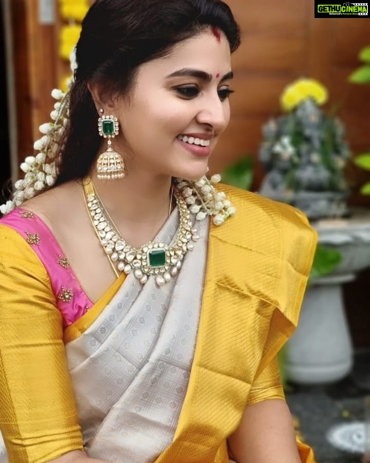 Sneha Instagram - Blouse @geetuhautecouture Saree @shopzters Jewel @ithihaasaa PC @prasanna_actor 😄😁😁