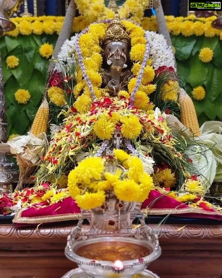 Sneha Instagram - Happy Vinayakar Chathurthi!!!! May Lord Ganesha bless us all with peace n prosperity!!! Ganpathi bappa morya!!!!!!! @prasanna_actor