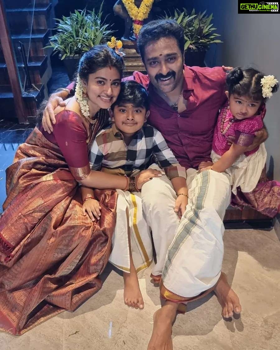 Sneha Instagram - Happy Vinayakar Chathurthi!!!! May Lord Ganesha bless us all with peace n prosperity!!! Ganpathi bappa morya!!!!!!! @prasanna_actor