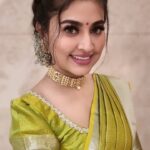 Sneha Instagram - U will never know how strong u r until being strong is ur only choice!!! #knowurstrength #loveurself❤️ MUAH @vijiknr Jewel @bronzerbridaljewellery Saree @kuzhalisilk Blouse @geetuhautecouture Flower @poovai_bridal_flowers