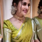 Sneha Instagram - U will never know how strong u r until being strong is ur only choice!!! #knowurstrength #loveurself❤️ MUAH @vijiknr Jewel @bronzerbridaljewellery Saree @kuzhalisilk Blouse @geetuhautecouture Flower @poovai_bridal_flowers