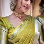 Sneha Instagram - U will never know how strong u r until being strong is ur only choice!!! #knowurstrength #loveurself❤️ MUAH @vijiknr Jewel @bronzerbridaljewellery Saree @kuzhalisilk Blouse @geetuhautecouture Flower @poovai_bridal_flowers