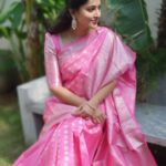 Sneha Instagram - திருவள்ளுவர் தின வாழ்துக்கள் #brightpink #festivevibes Saree @shivaja_silk_collection Blouse @geetu_sang