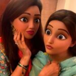 Sneha Instagram - Anna n Elsa 😄😄😄 #sisterlove #mylove