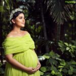 Sneha Instagram - Last week this time an Angel came in to my life n made my life even more beautiful. I thanq everyone for showering us so much love. More pic coming soon #pregnancyphotoshoot #babybump #maternityshoot Photo: @shadowsphotographyy Wardrobe: @geetuhautecouture Makeup: @vijiknr Hairstylist: @hairytale_by_komal Location: #GRTtemplebayMahabss