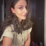 Soha Ali Khan Instagram - It’s a wrap - an air wrap! #diy #haircare