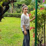 Soha Ali Khan Instagram – All dressed up and nowhere to grow #gardenlove