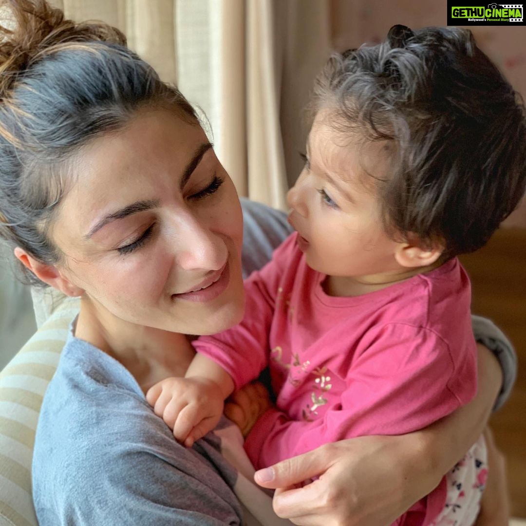 Soha Ali Khan Instagram - On this day from a happy mother to you - Happy Mother’s Day! Hold on to each other and draw strength from the purity of this love. Stay home, wear your masks, wash your hands and get vaccinated as soon as you can. And never take a cuddle for granted again! ❤️#happymothersday