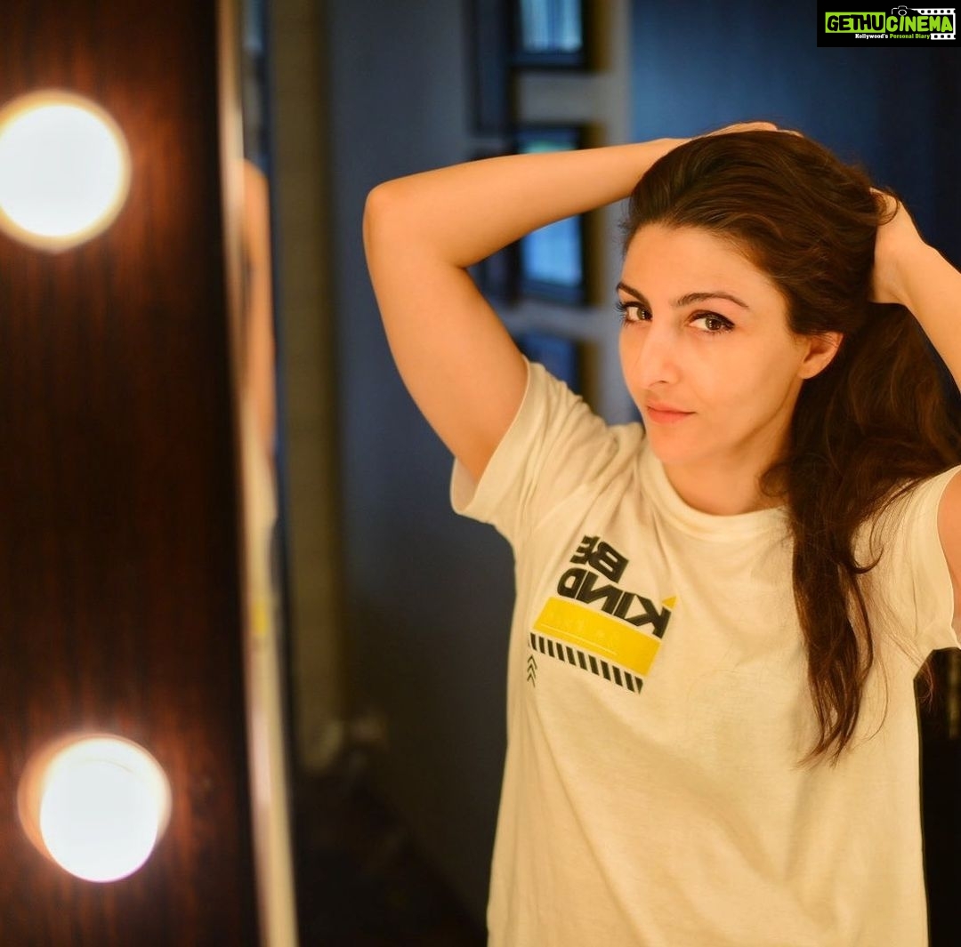 Soha Ali Khan Instagram - Be kind to all and begin with yourselves. When you look in the mirror, instead of focusing on the ‘flaws’ celebrate what you see and what makes you uniquely you. This T-shirt is especially designed to celebrate our homies with extra chromies. Let it remind you that different doesn’t mean less and being kind makes a difference. Always! Please note that all funds raised from this Tee are being given to Mann Organisation which integrates young adults with Intellectual Developmental Disabilities into mainstream jobs - providing opportunities to build successful careers. #kindkidsontheblock @exhalelabel @mann_org @pooja_and_norah #downsyndrome