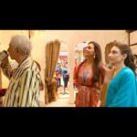 Soha Ali Khan Instagram – Us two fans of @naseeruddin49 are not as welcome as an air conditioner ! @larabhupathi #bts #kaunbanegishikharwati @emmayentertainment @applausesocial