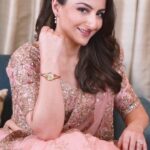 Soha Ali Khan Instagram – Sometimes, an elegant timepiece is all you need to make your wedding look grand. 
Nebula by @titanwatchesindia offers a range of 18kt gold watches to perfectly accessorize your outfit.

The designs of these statement timepieces are inspired by the rich cultural heritage of India, and make for the perfect wedding accessory.

Head to www.titan.co.in to check out the entire collection!
#NebulabyTitan #Luxurywatches #WatchesforWomen #ad

@dollyj.studio – outfit credits