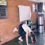 Soha Ali Khan Instagram - Sometimes all you need is a leg to stand on #workoutmotivation @maheshfitnessclub #onelegburpees
