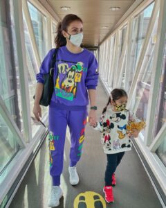 Soha Ali Khan Instagram - Delhi shoot wrapped and homeward bound! #traveldiaries #maskup #safetyfirst