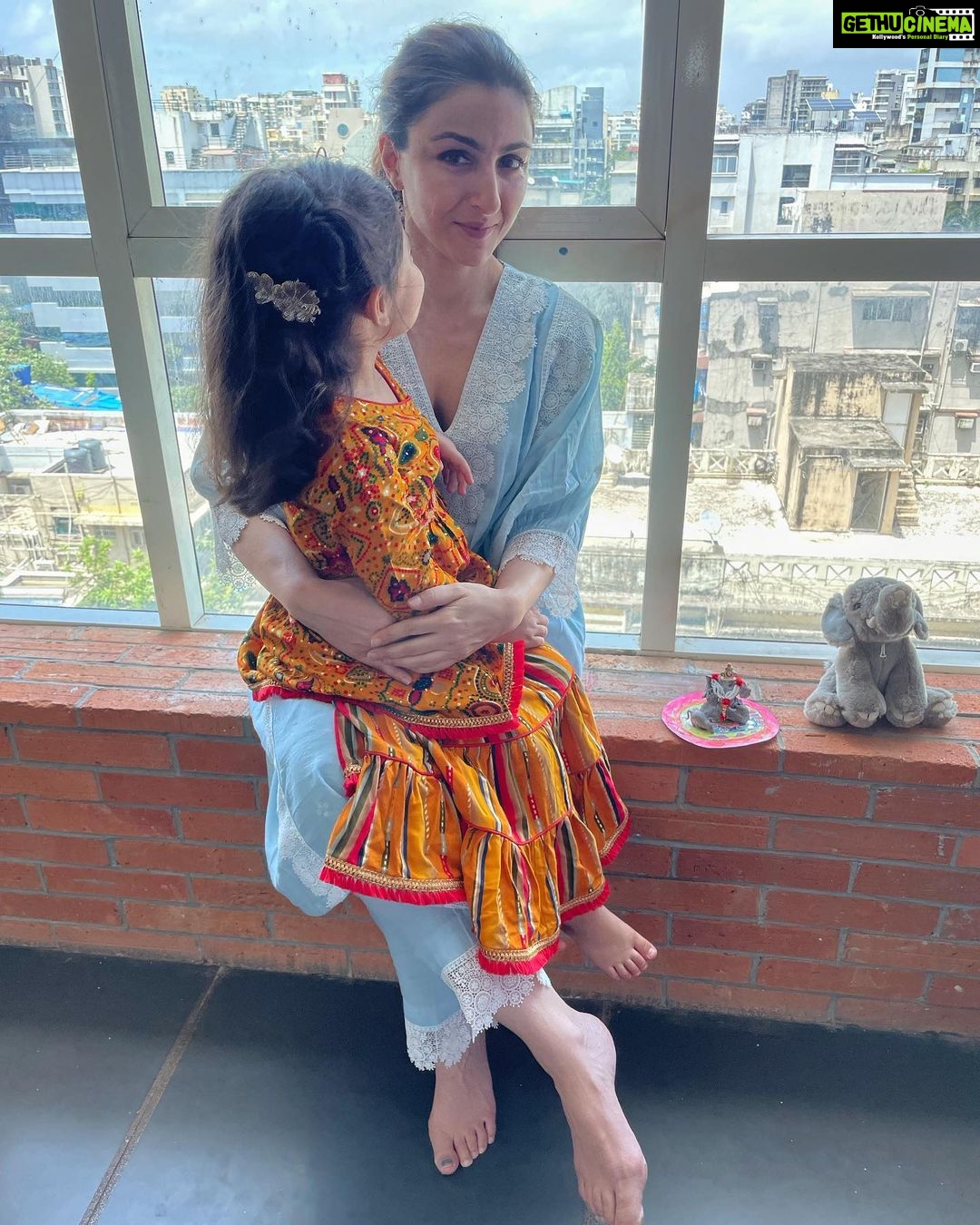 Soha Ali Khan Instagram - Happy Ganesh Chaturthi ! As we think about new beginnings and try to clear obstacles from our path let us celebrate and pray in a responsible way that does not set us back. Abide by the rules, wear your masks, do not congregate in numbers larger than those allowed - and if you haven’t already done so please do get vaccinated. #ganeshchaturthi
