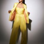 Sonakshi Sinha Instagram – Chic… but make it yellow.

Styled by @mohitrai with @shubhi.kumar (tap for deets)
Photographed by @shivamguptaphotography
Makeup by @savleenmanchanda
Hair by @themadhurinakhale