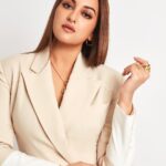 Sonakshi Sinha Instagram - Chic? Styled by @mohitrai with @shubhi.kumar (tap for deets) Photographed by @shivamguptaphotography Makeup by @savleenmanchanda Hair by @themadhurinakhale