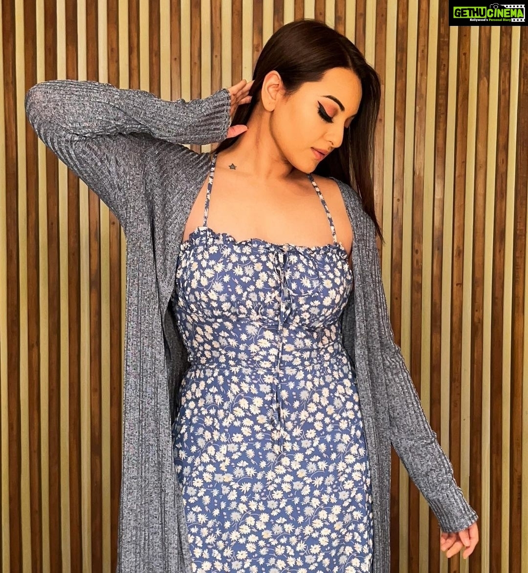 Sonakshi Sinha Instagram - Mid week blues…