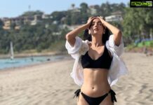Sonal Chauhan Instagram - 🐳🐳🐳 📸 @himanichauhan . . . . . . . . . . . . . . . . . . . . . . . . . . . #ॐ #love #sonalchauhan #gold #smile #happiness #positivevibes #blessings #bikini #goa #newbeginnings #newyear #2022 #wednesday #morning