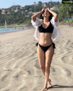 Sonal Chauhan Instagram - 🐳🐳🐳 📸 @himanichauhan . . . . . . . . . . . . . . . . . . . . . . . . . . . #ॐ #love #sonalchauhan #gold #smile #happiness #positivevibes #blessings #bikini #goa #newbeginnings #newyear #2022 #wednesday #morning