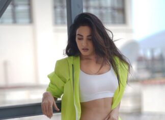 Sonal Chauhan Instagram - Neon lovin’ 🔫 . . . . . . . . . . . . . 📸 @dieppj #love #sonalchauhan #neon #yoga #fitnessmotivation #fitness #wellness #morning #tuesday #athlesiure