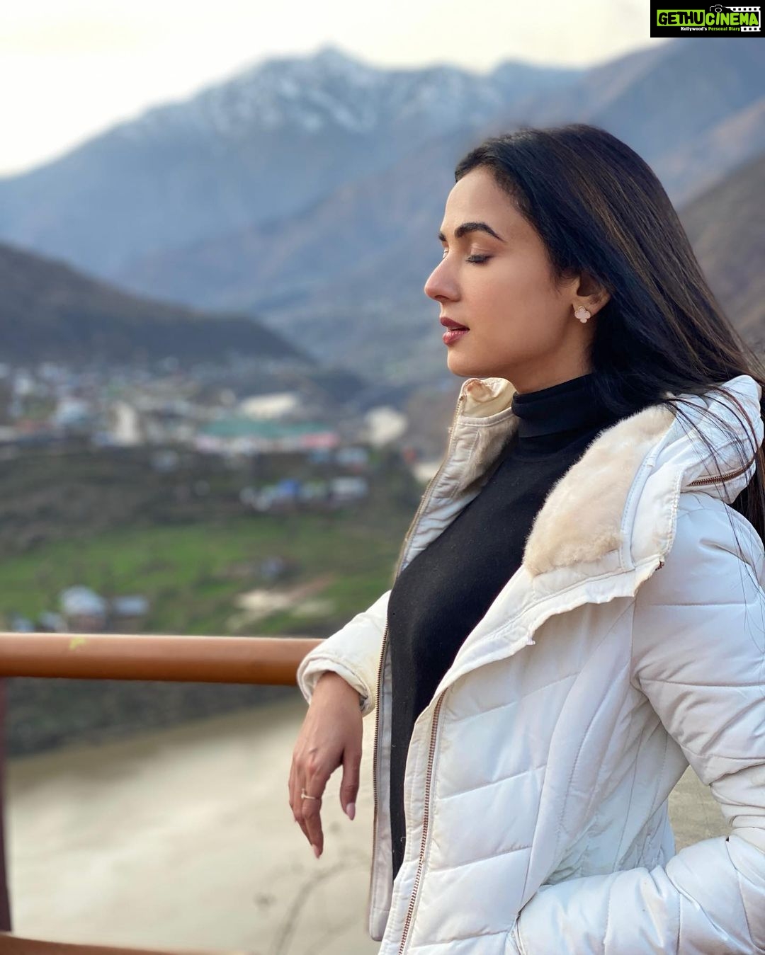Sonal Chauhan Instagram - Close your eyes and look within….. That’s where the solutions to all our problems are. If there’s anything/ anyone that’s stopping us from being our best versions, It’s Us/ our mental blockages/ our subconscious fears/ childhood experiences that have now become patterns. It’s time to break those patterns/shackles and set ourselves free. The first and the most difficult step would be to identify and acknowledge it and the rest will be much easier 🤍✨ It happened to me this morning. So its Not something i copied from somewhere but a very personal experience 🤍🌸✨🌸🤍 . . . . . . . . . . . . . . 📸 @parakhtejas #ॐ #sonalchauhan #love #stayhome #staysafe #positivevibes #thankyou #gratitude #blessed #prayers #monday #love #peace #morning #throwback