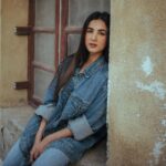 Sonal Chauhan Instagram - True love cannot be found where it does not exist .... Nor can it be denied where it does.... ~ Torquato Tasso . . . . . . . . . . . . . . . . . . 📸 @bharat_rawail #love #sonalchauhan #denim #lockdown #eyes #soul #positivevibes #faith #magic #miracle #sunday #evening #peace