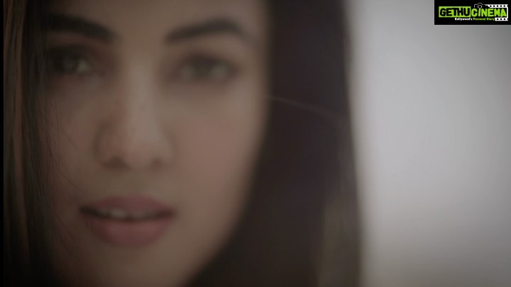 Sonal Chauhan Instagram - Whats a Soulmate....? Its.... well, its like a best friend but more.... Its the one person in the world that knows you better than anyone else. Someone who makes you a better person.... Actually, they don't make you a better person, you do that yourself.... Because they inspire you. A soul mate is someone who you carry with you forever..... It's the one person who knew you and accepted you and believed in you before anyone else did or when no one else would..... And no matter what happens, you'll always love her..... Nothing can ever change that.... π€πΈπ€ . . . . . . . . . . . . . . . . . Video shot by Deep Panchal Dialogue from Dawson Creek Featuring ~ Sonal Chauhan #ΰ₯ #sonalchauhan #soulmate #dawsoncreek #love #soul #beyond #truelove #faith #believe #tuesday #morningthoughts #instavideo #thoughts #positivevibes #positivity