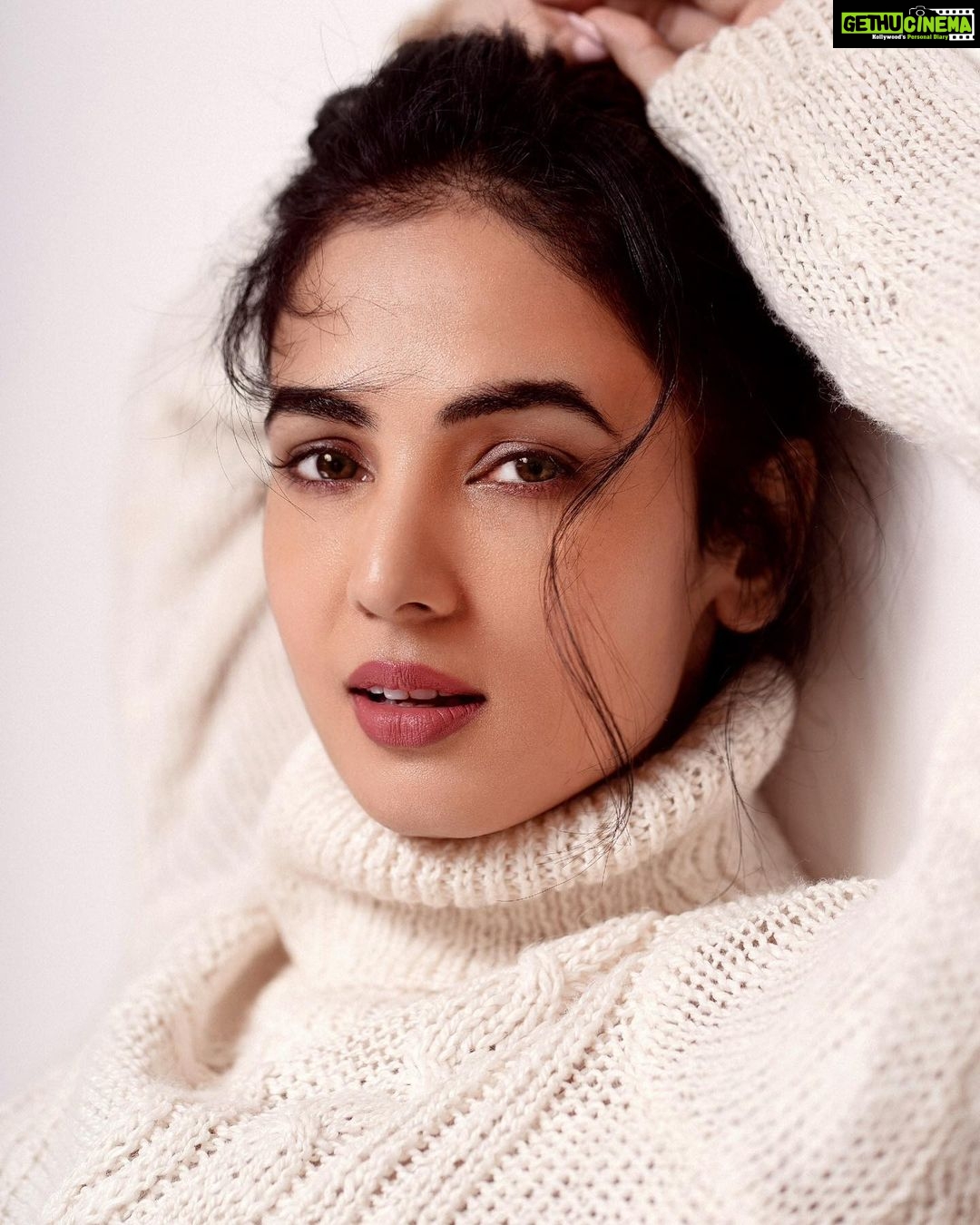 Sonal Chauhan Instagram - ......Don’t get too close, I’ll turn you into poetry.....🌸🌸🌸 . . . . . . . . . . . . . . . . . . . . . . . . . . . . 📸 @dieppj #love #sonalchauhan #beauty #portrait #photography #positivevibes #passion #magic #faith #miracle #poetry #wednesday #morning #dream #jawline #fashion #sonalchauhanstylefiles #eyes #soul #white