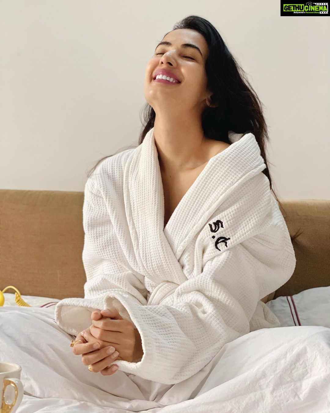 Sonal Chauhan Instagram - Today’s Plan ~ HAPPINESS 🌸🌸🌸 . . . . . . . . . . . . . . . . . . . . . . . . . . . . . . . . . . . . . . . . . . . . . . . . 📸 @himanichauhan #ॐ #love #sonalchauhan #beauty #morning #positivevibes #passion #magic #faith #miracle #photography #thoughts #sunday #dream #bed #lazy #positivity #white #robe #bed #peace